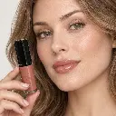 hy-lp-gls-0038-sienna-refrain-lip-gloss-warm-brown-1089-wear.webp