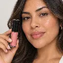hy-lp-gls-0043-coral-whisper-lip-gloss-soft-coral-1094-wear.webp