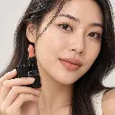 hy-lp-lst-0215-amber-moment-lipstick-peach-nude-1549-wear.webp
