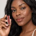 hy-lp-liq-0091-rosebud-kiss-liquid-lipstick-peach-rose-1837-wear.webp