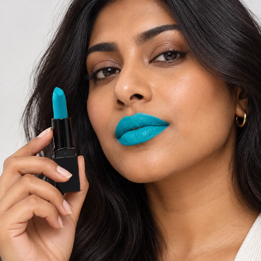 hy-lp-lst-0072-cobalt-touch-lipstick-turquoise-1196-wear.webp